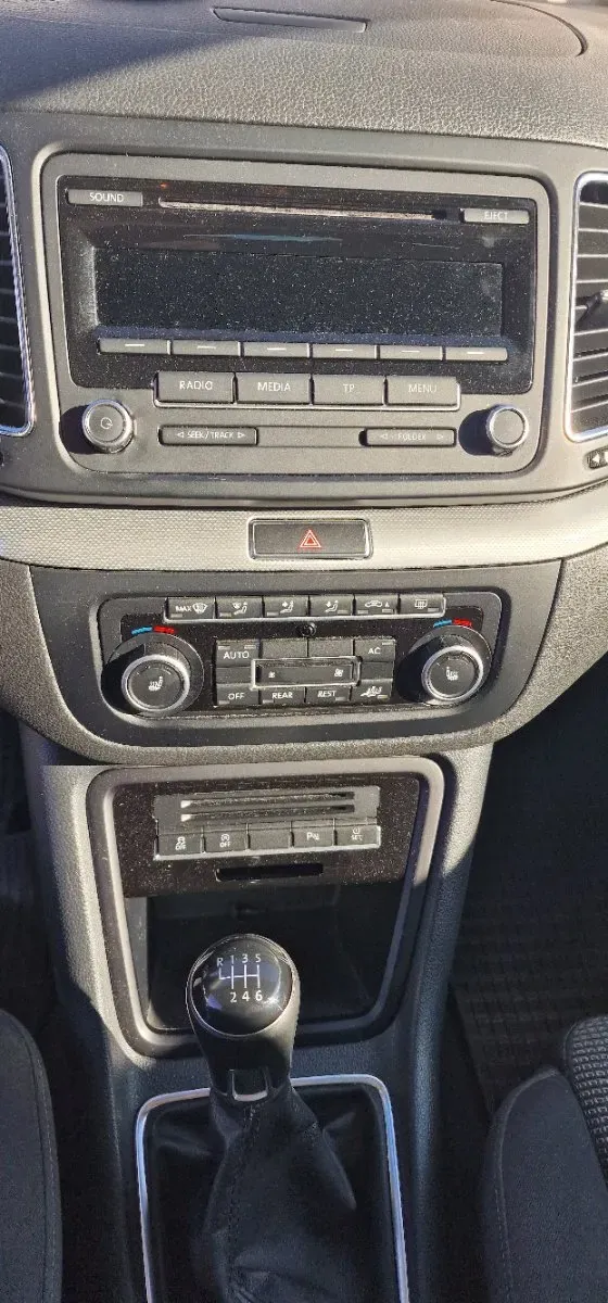 Volkswagen Sharan 2012 photo 3