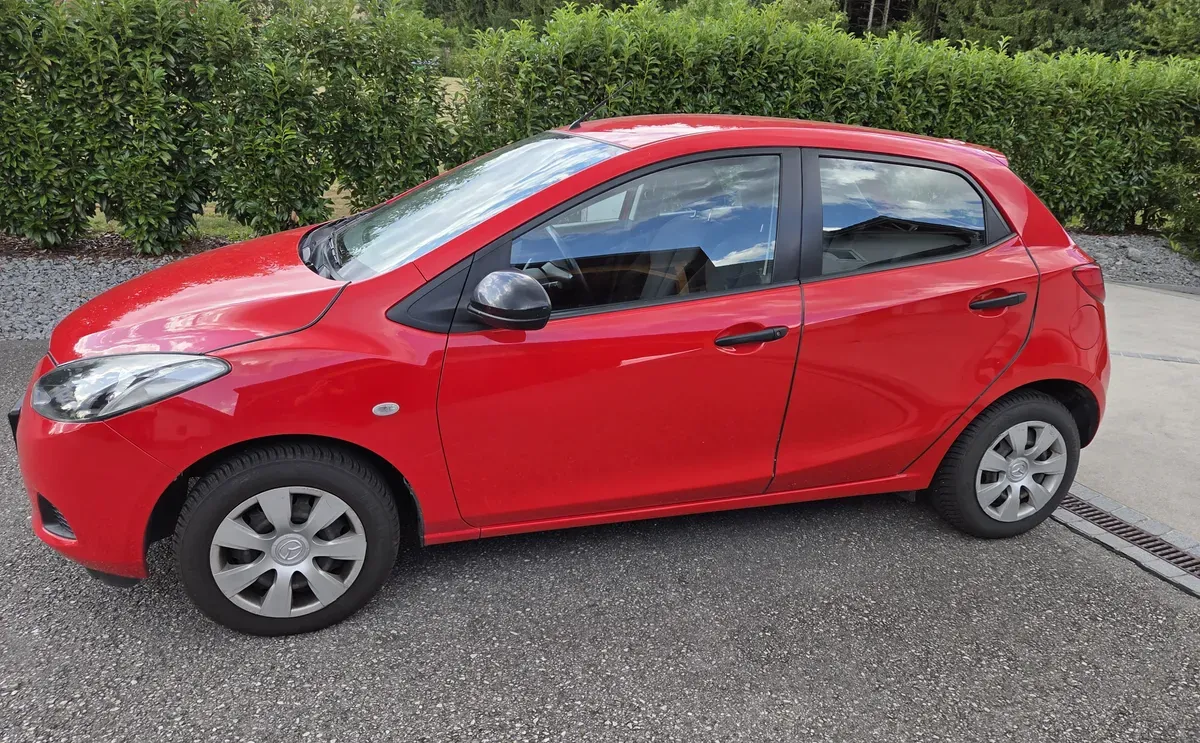 Mazda Mazda2 2009 photo 2