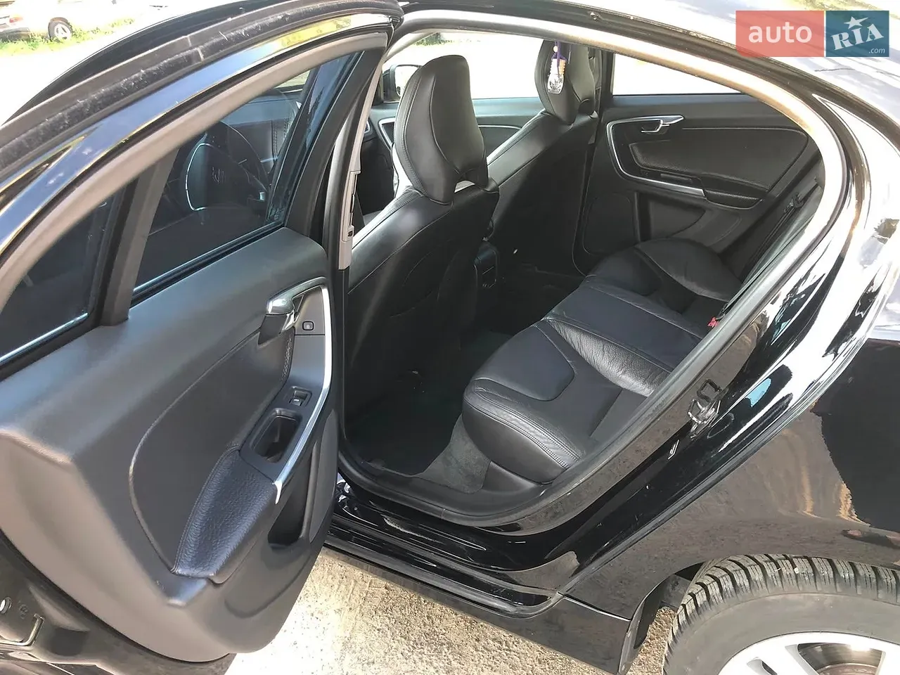 Volvo S60 2012 photo 2
