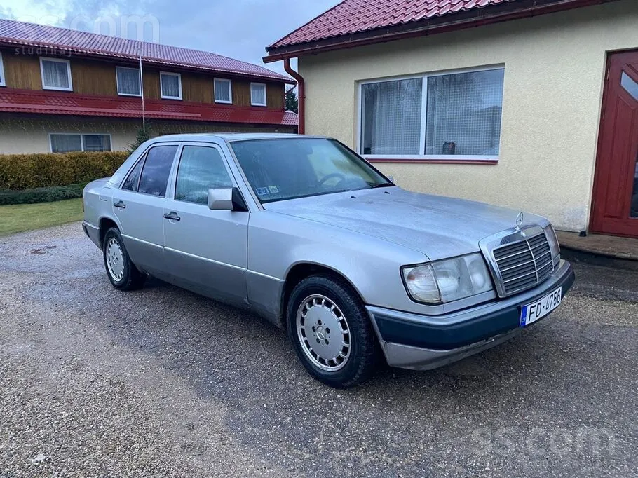Mercedes-Benz 230