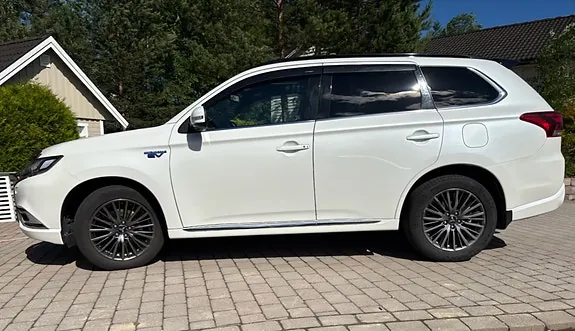 Mitsubishi Outlander 2019 photo 2