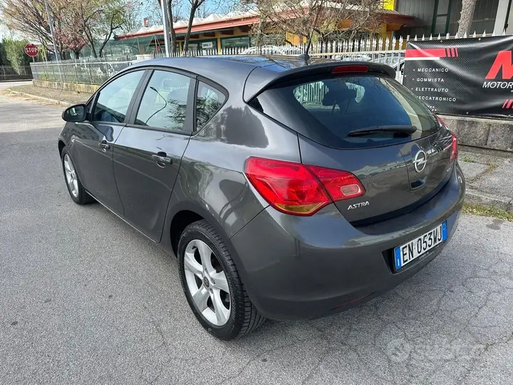 Opel Astra 2012 photo 5