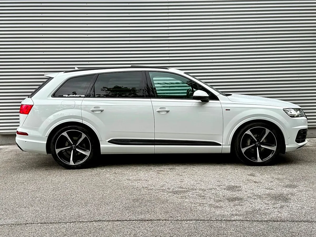 Audi Q7 2018 photo 2