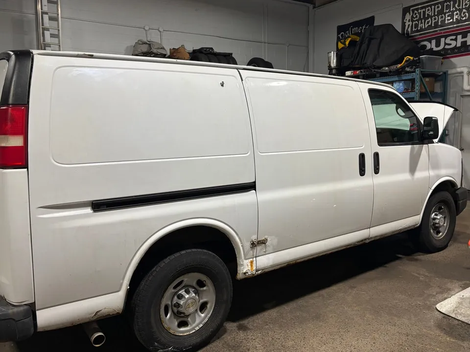 Chevrolet Express 2011 photo 2