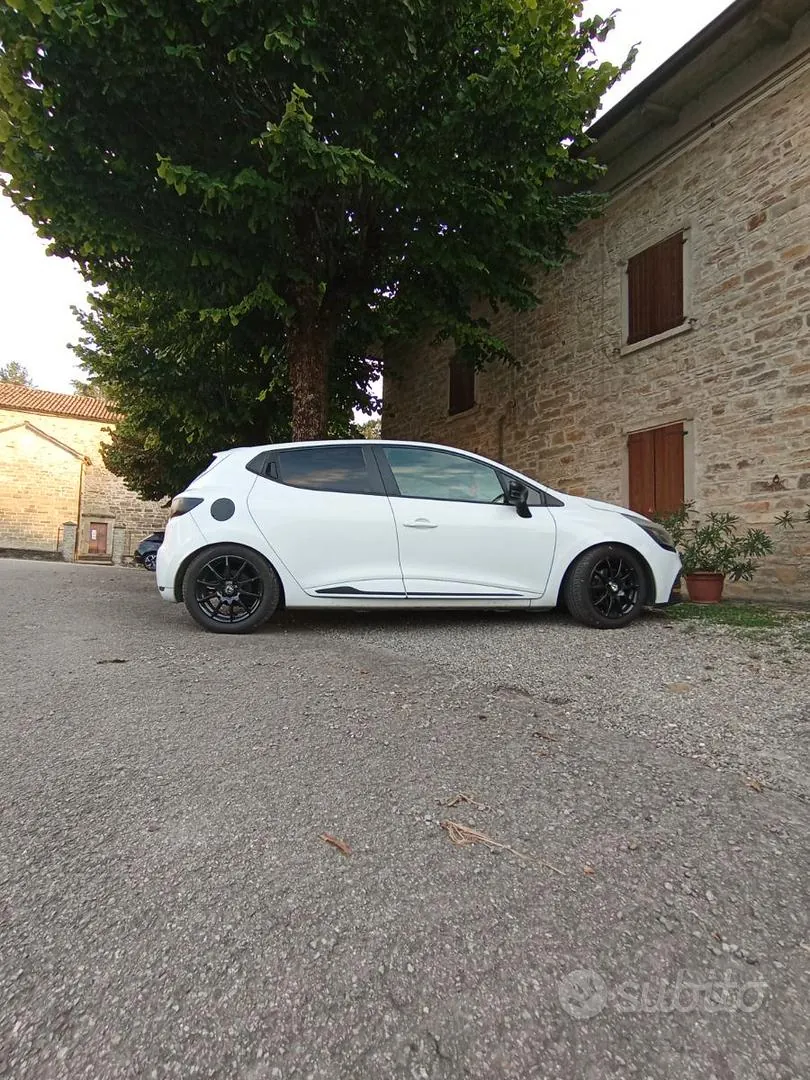 Renault Clio 2017 photo 2
