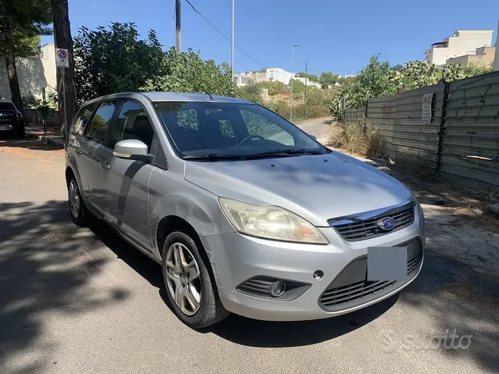 Ford Focus 2010 photo 2