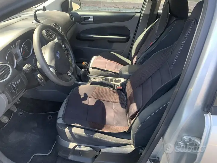 Ford Focus 2010 photo 5
