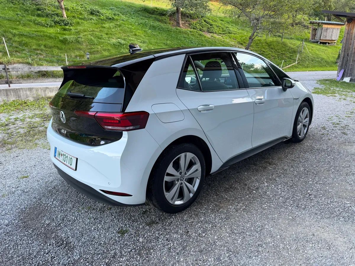 Volkswagen Id.3 2023 photo 2