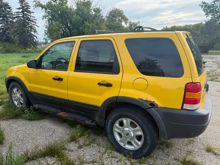 Ford Escape 2003 photo 2