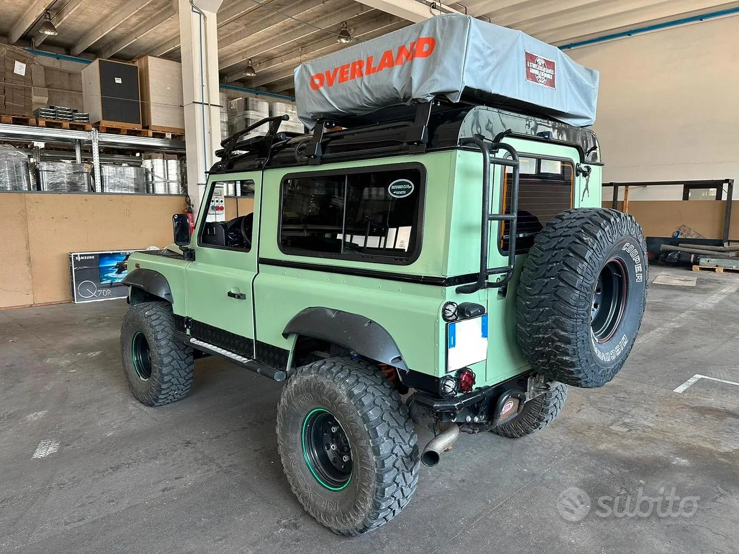 Land Rover Defender 2009 photo 2
