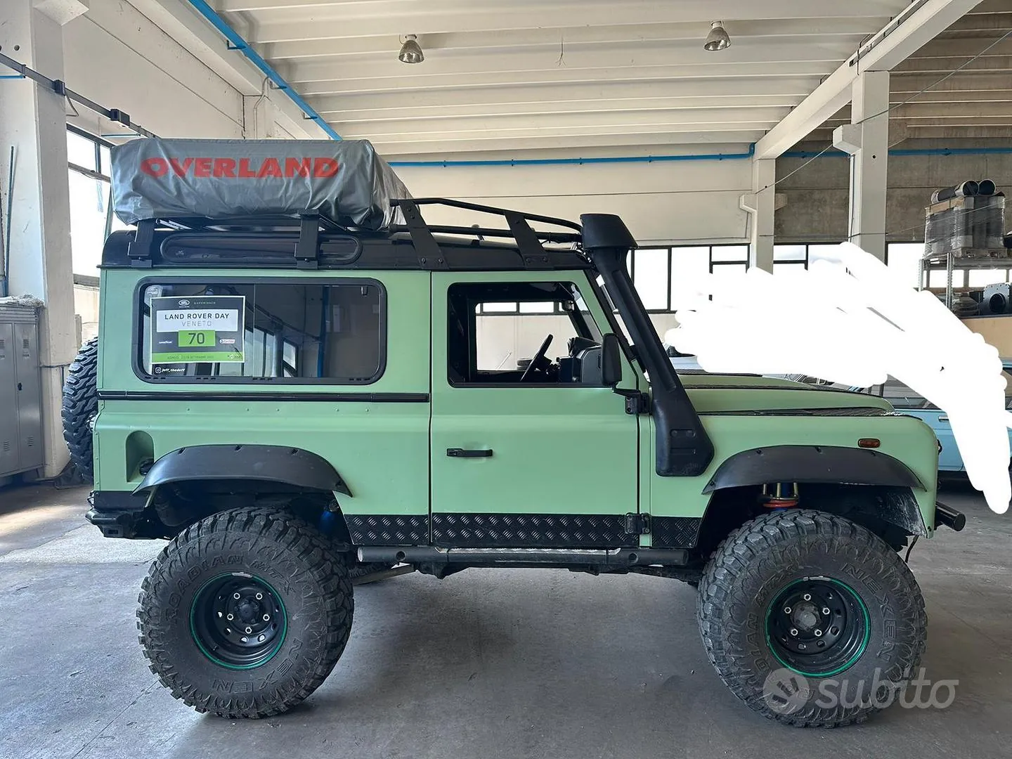 Land Rover Defender 2009 photo 3