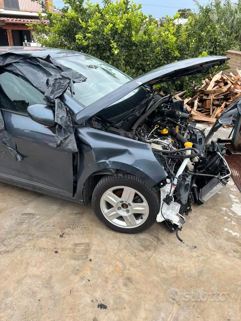 Renault Clio 2022 photo 2