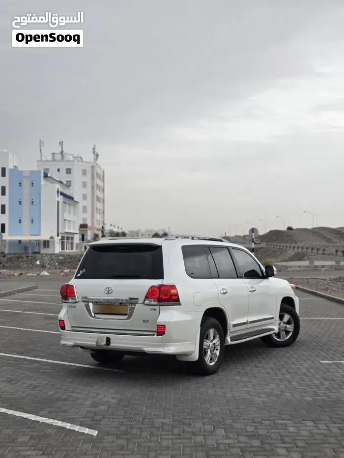 Toyota Land Cruiser 2013 photo 2