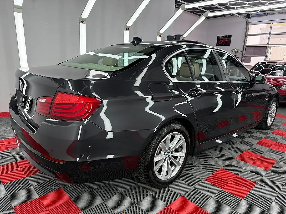 BMW 5 Series 2011 photo 3