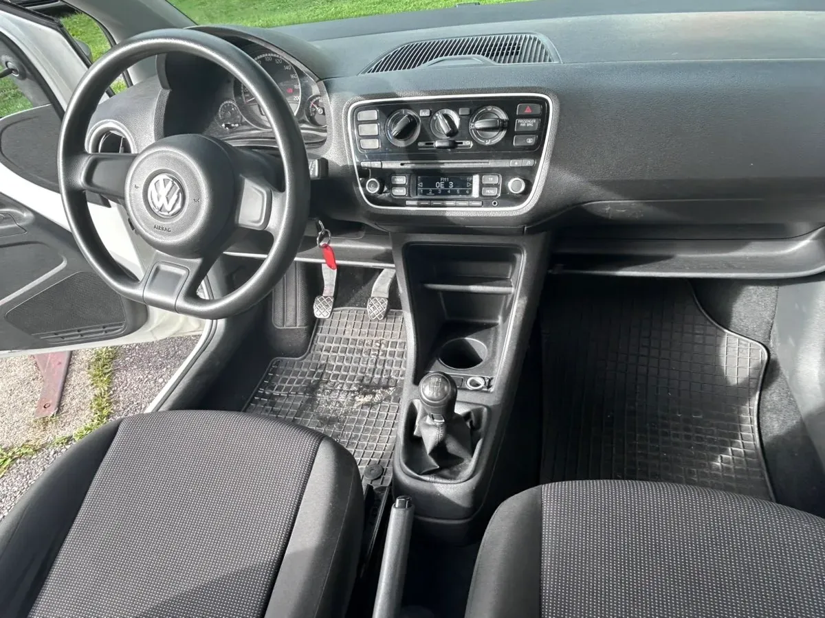Volkswagen Up 2013 photo 3