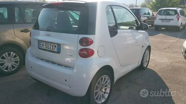 Smart Fortwo 2011 photo 2
