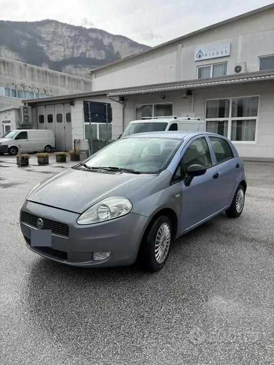 Fiat Grande Punto 2007 photo 2