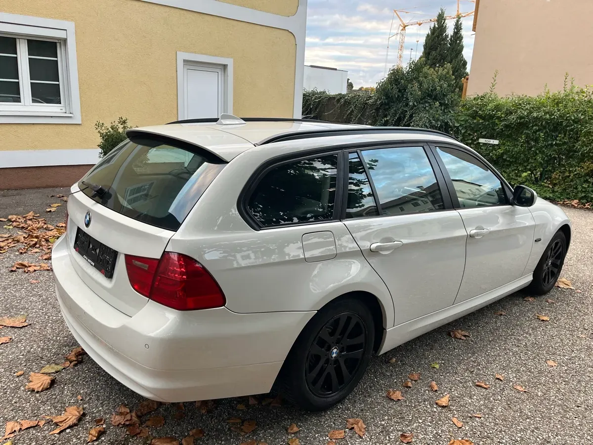 BMW 3 Series 2012 photo 3
