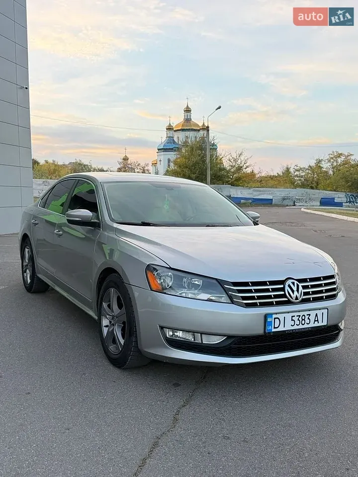 Volkswagen Passat 2012 photo 2