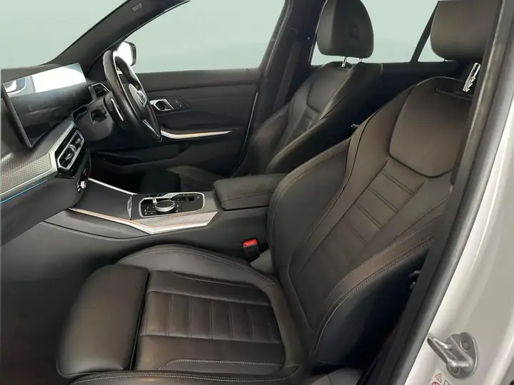 BMW 3 Series 2024 photo 4