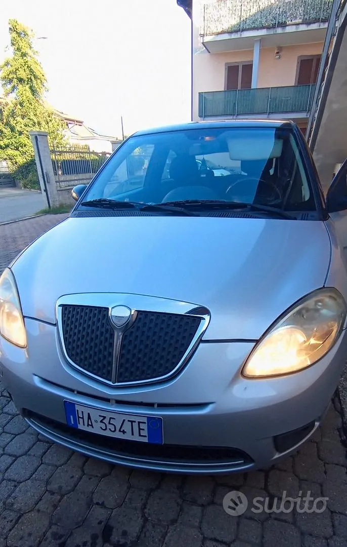 Lancia Ypsilon