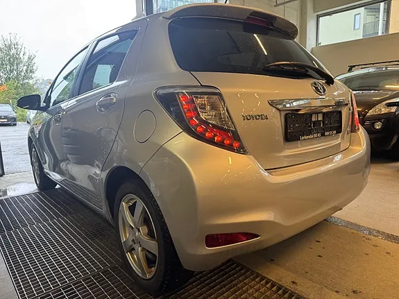 Toyota Yaris 2013 photo 3
