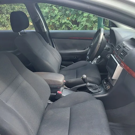 Toyota Avensis 2004 photo 2