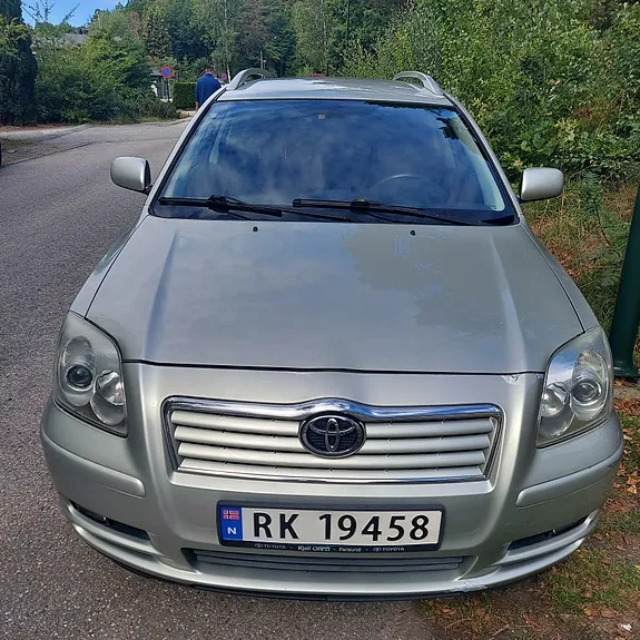 Toyota Avensis 2004 photo 3