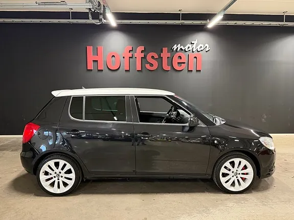 Skoda Fabia 2011 photo 2