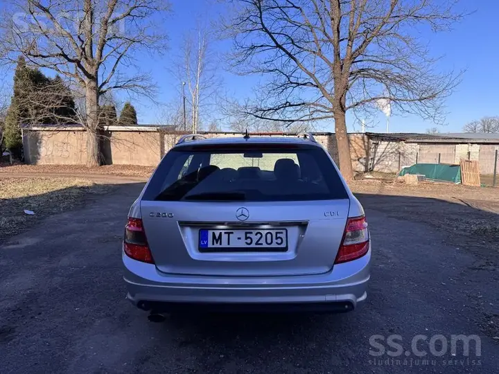 Mercedes-Benz C200 2010 photo 4