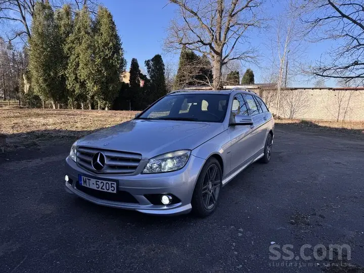 Mercedes-Benz C200 2010 photo 2