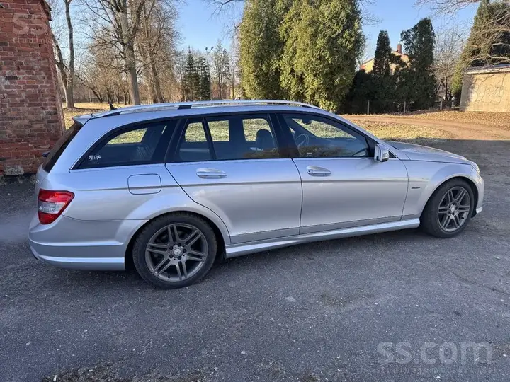 Mercedes-Benz C200 2010 photo 3