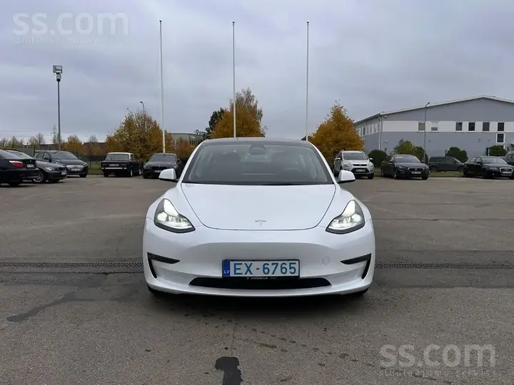 Tesla Model 3 2022 photo 2