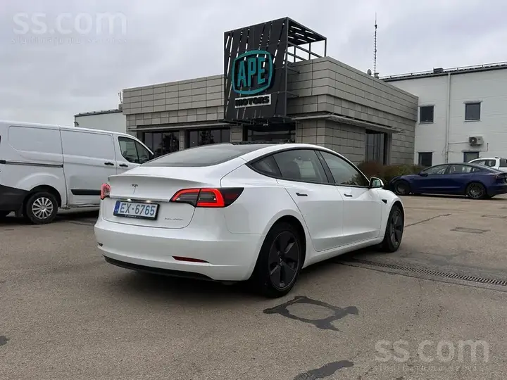 Tesla Model 3 2022 photo 4