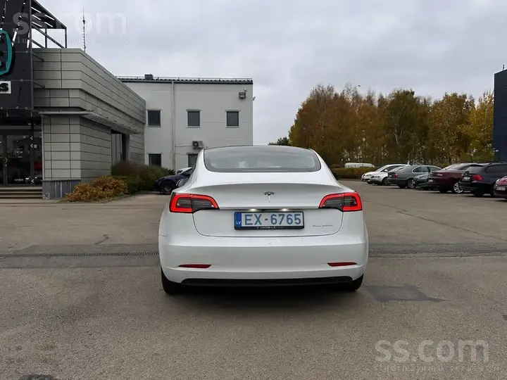 Tesla Model 3 2022 photo 3