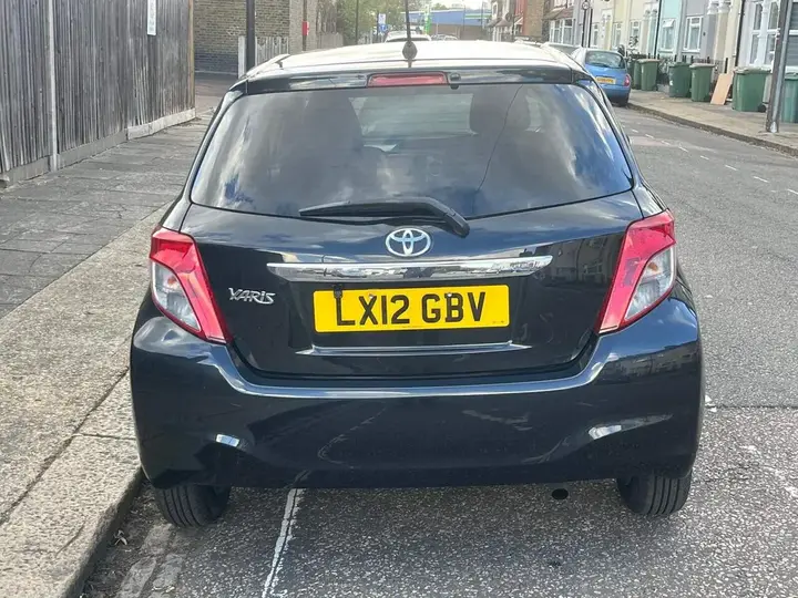Toyota Yaris 2012 photo 4