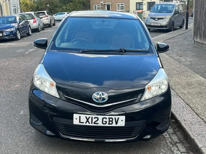 Toyota Yaris 2012 photo 2