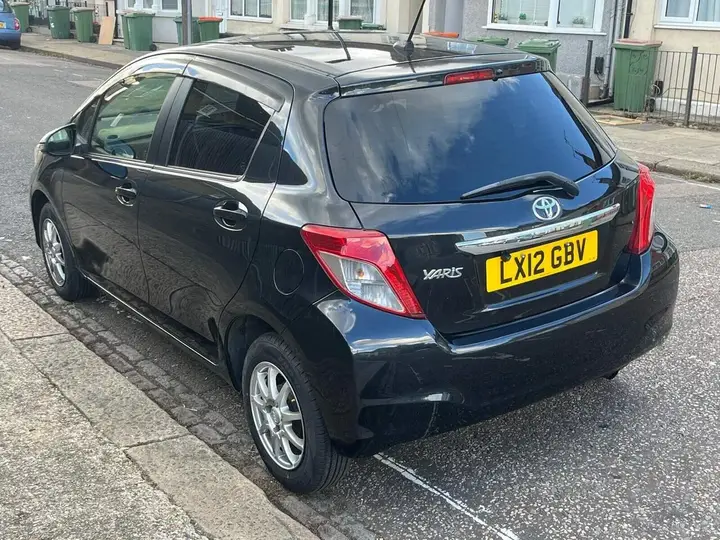 Toyota Yaris 2012 photo 5