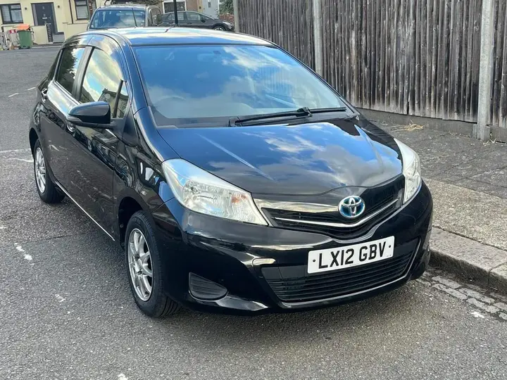 Toyota Yaris 2012 photo 3