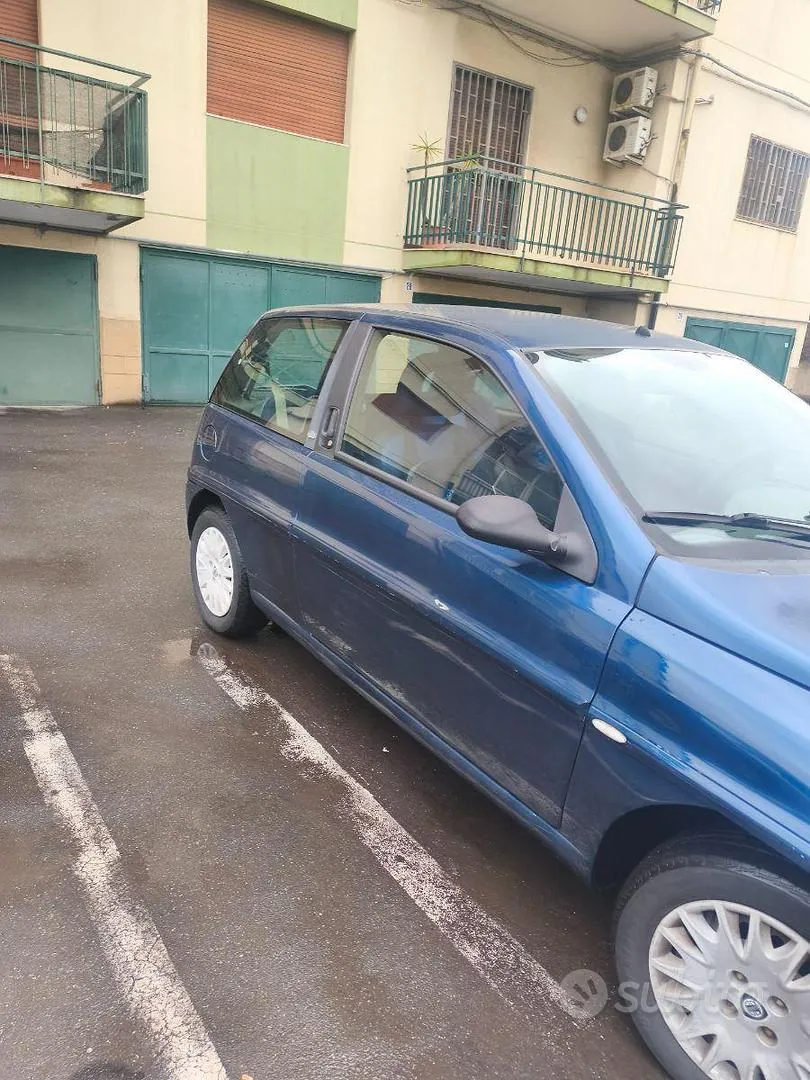 Lancia Ypsilon 2002 photo 2