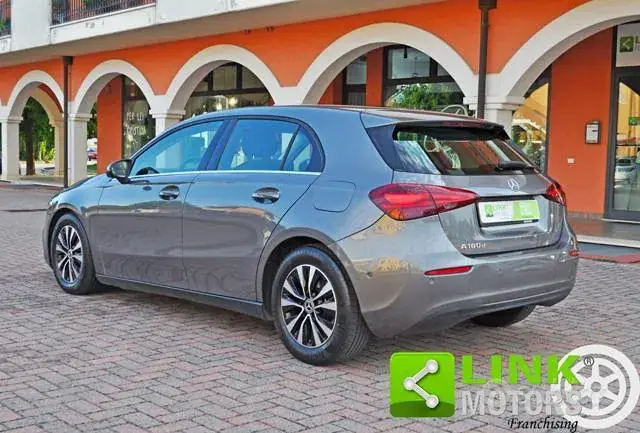 Mercedes-Benz A 180 2023 photo 2