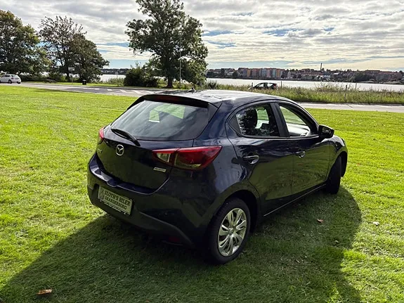 Mazda 2 2015 photo 4