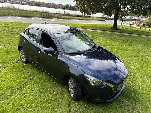 Mazda 2 2015 photo 2