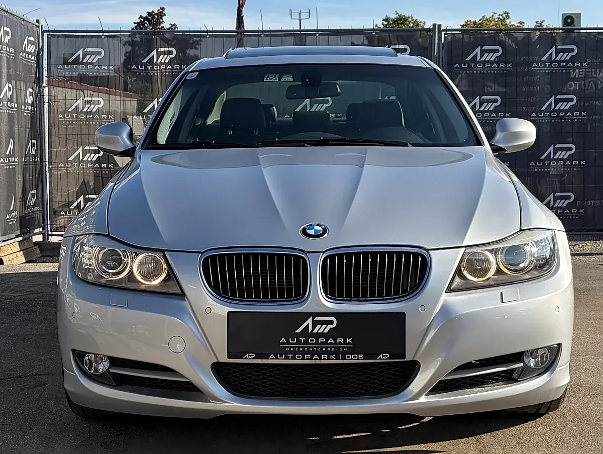 BMW 3 Series 2011 photo 3