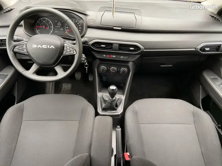 Dacia Sandero 2023 photo 2