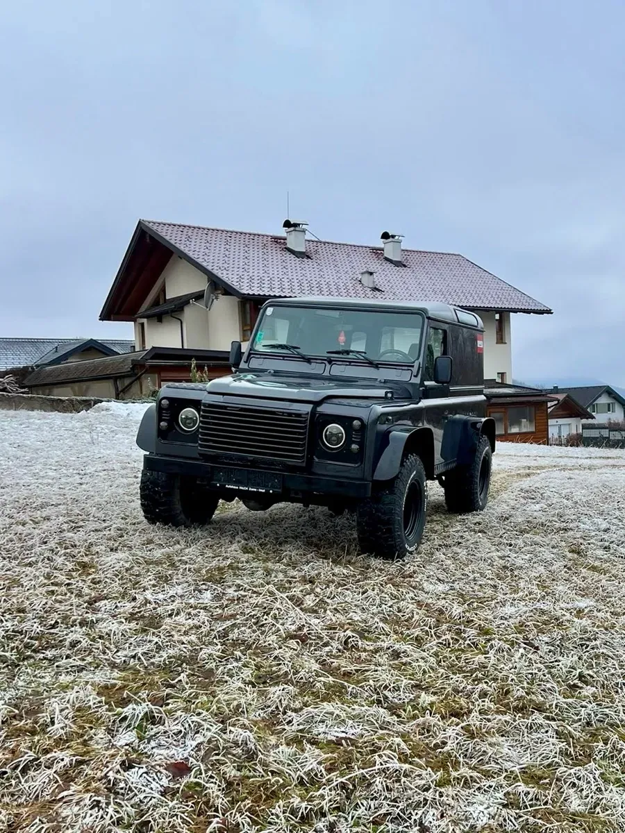 Land Rover Defender 2005 photo 2
