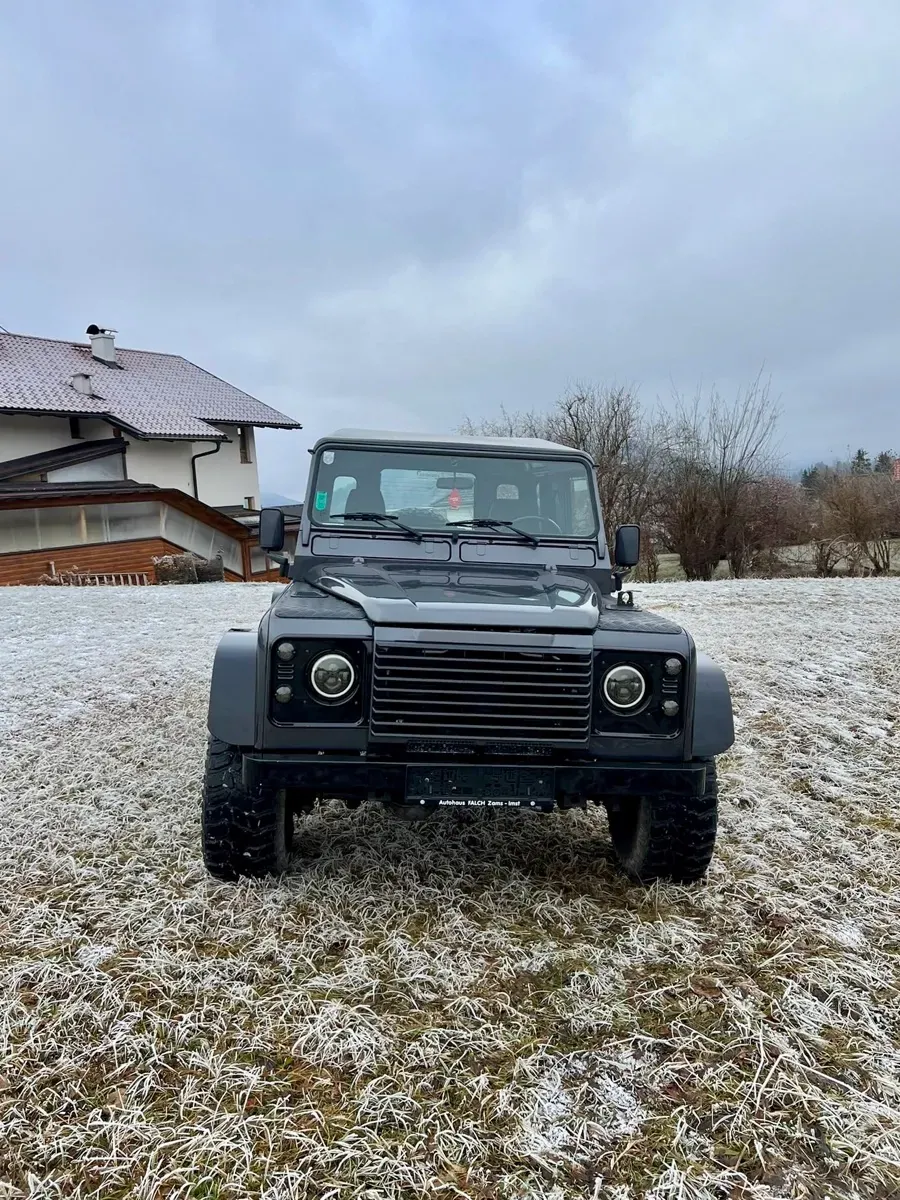 Land Rover Defender 2005 photo 3