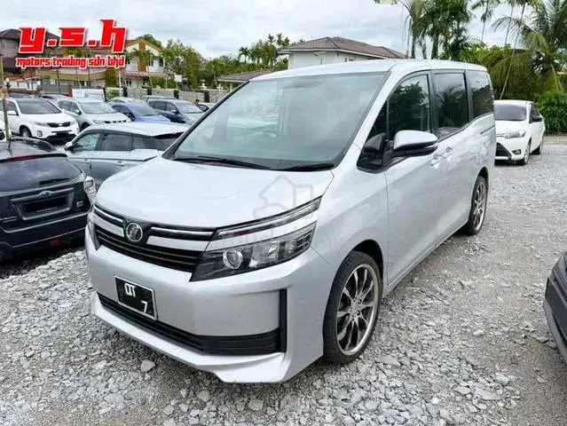 Toyota Voxy 2.0 Zs