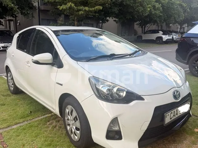 Toyota Aqua 2013 photo 3