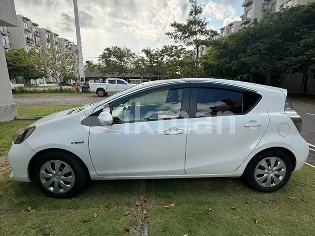 Toyota Aqua 2013 photo 5